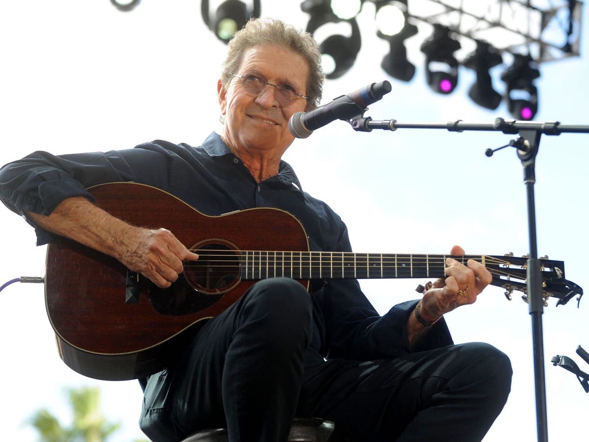 Mac Davis Legendary country singer ‘critically ill’ after heart(00)